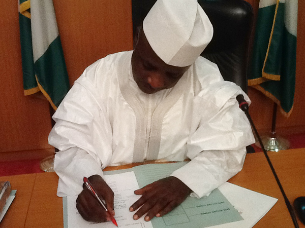 Read more about the article Wamakko vows to remain in PDP with his supporters
